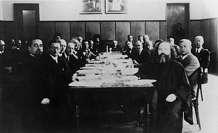 Sitzung des erweiterten Exekutiv-Komitees des Weltbundes vom 15.–20. September 1933 in Sofia (2. v. r. D. Bonhoeffer)