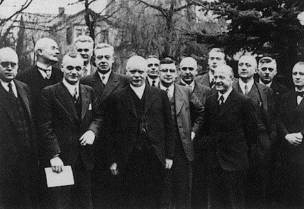 Mitglieder des Reichsbruderrats und Mitarbeiter des Präsidiums der Vorläufigen Kirchenleitung der Bekennenden Kirche bei einem Treffen in Bad Oeynhausen im Januar 1935
