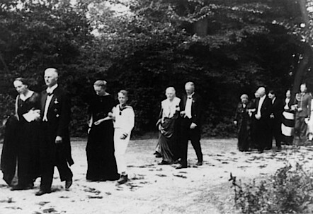 Hochzeit von Klaus v. Bismarck und Ruth-Alice v. Wedemeyer 1939 in Pätzig. (In der Reihenfolge der Paare: Hans v. Wedemeyer und Gertrud v. Bismarck; Ruth und Hans-Werner v. Wedemeyer; Ruth und Hans-Jürgen v. Kleist-Retzow.)